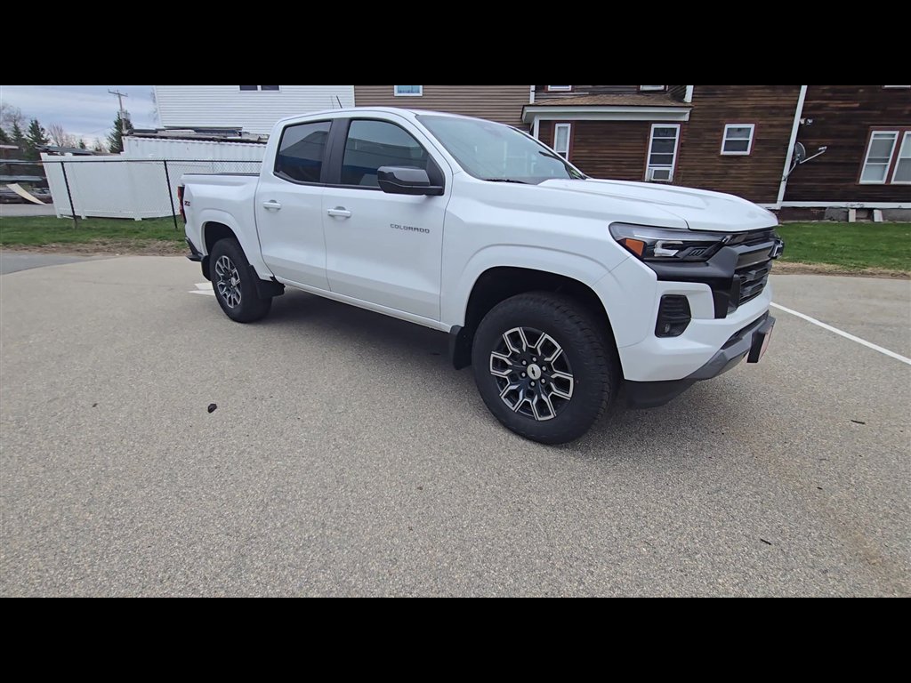 New 2025 Chevrolet Colorado Z71 image 2