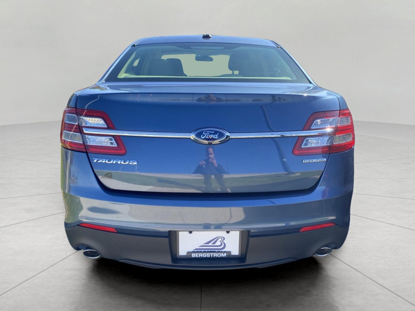 Used 2018 Ford Taurus SE FWD image 10