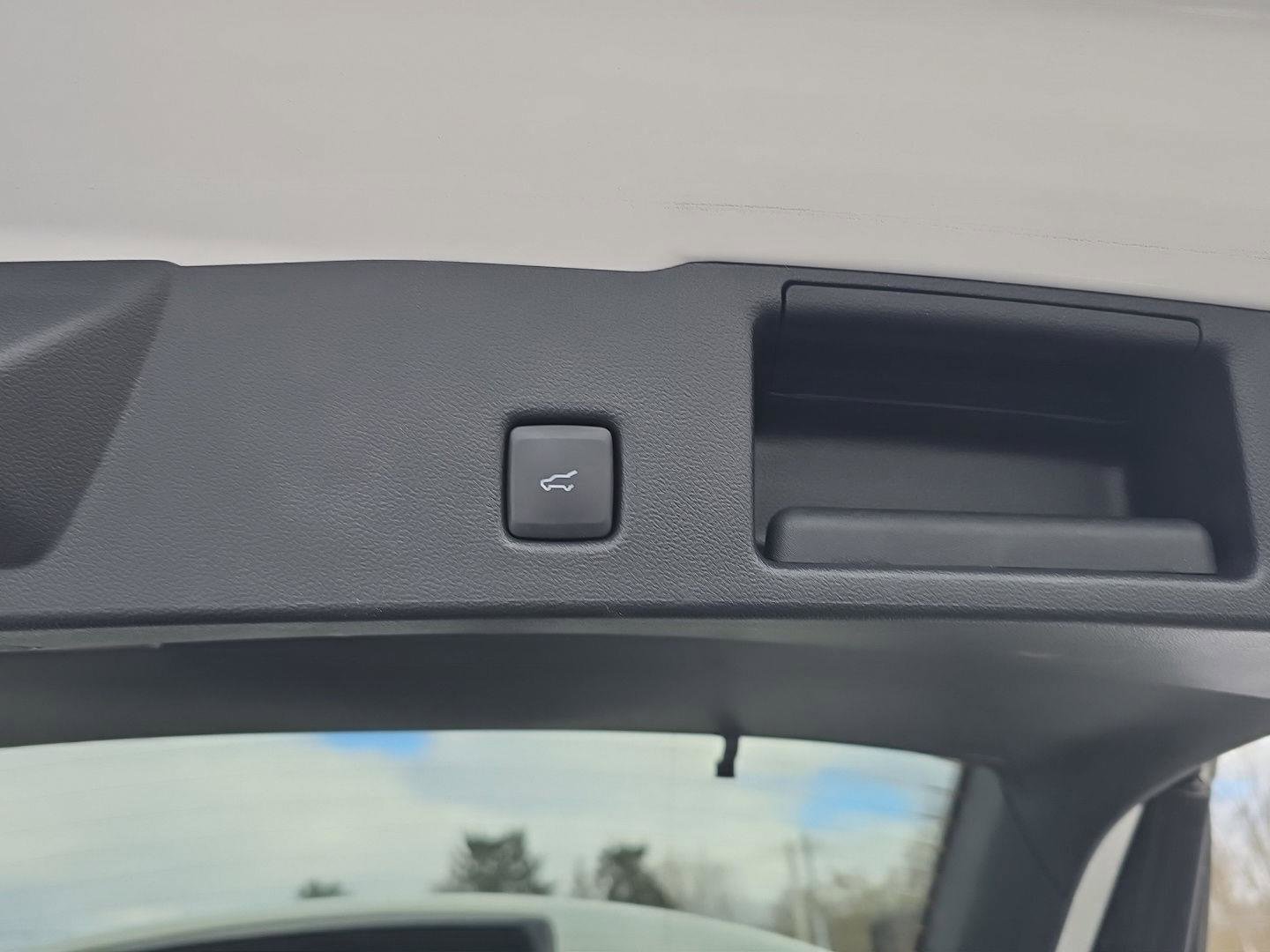 Used 2022 Ford Escape Titanium w/ Class II Trailer Tow Package image 37