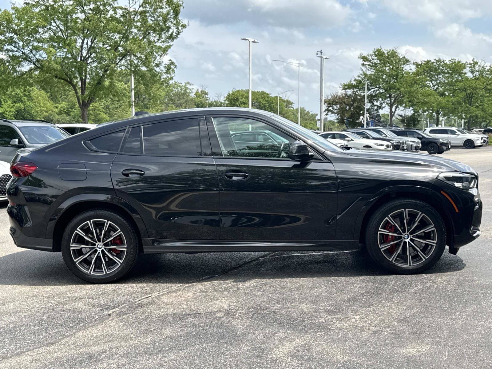 Certified 2023 BMW X6 xDrive40i w/ M Sport Package AWD/4WD image 7
