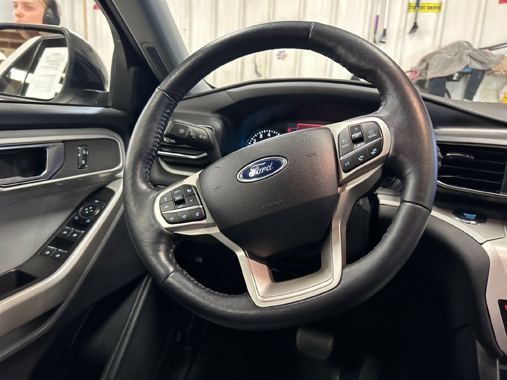 Used 2022 Ford Explorer XLT w/ Equipment Group 202A AWD/4WD image 20
