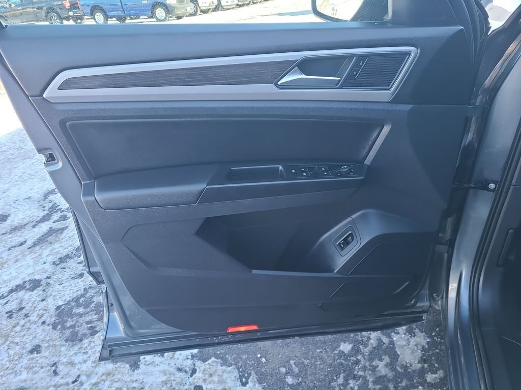 Used 2019 Volkswagen Atlas SE w/ Towing Package image 18