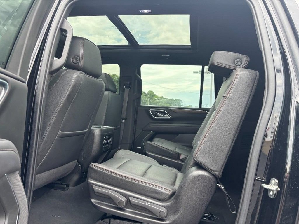 Used 2023 Chevrolet Suburban High Country AWD/4WD image 11