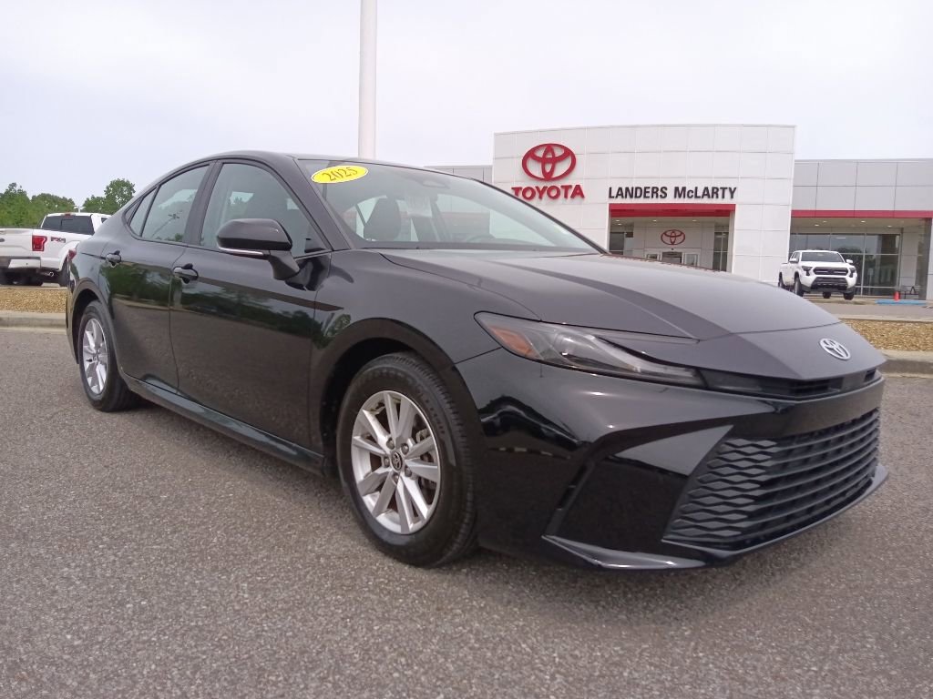 Used 2025 Toyota Camry LE FWD image 1