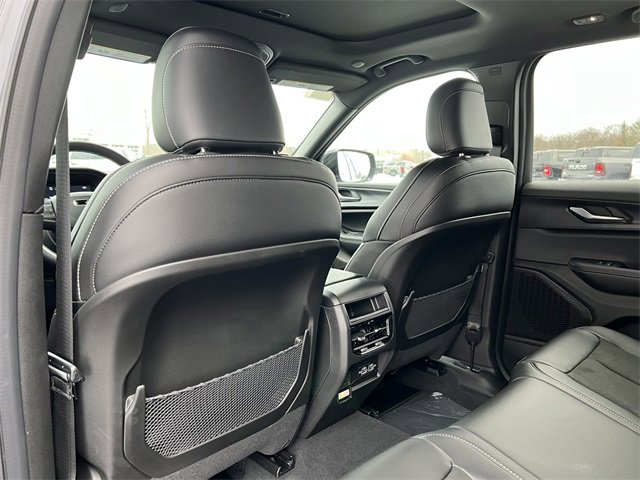 New 2025 Jeep Grand Cherokee Altitude image 31