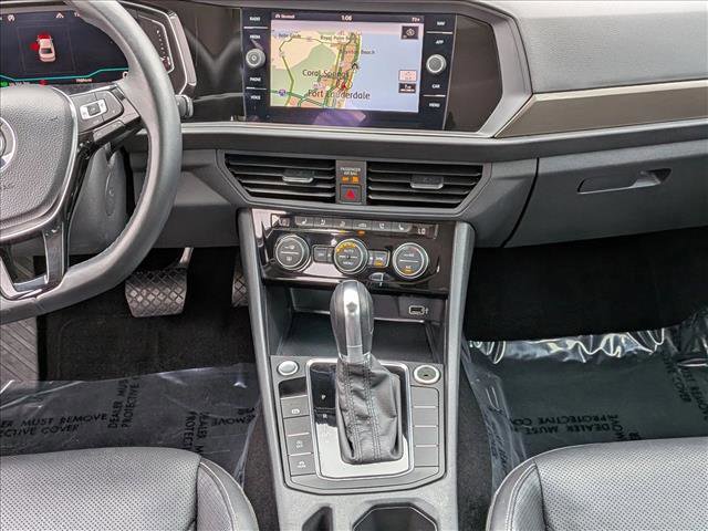 Used 2019 Volkswagen Jetta SEL Premium image 12