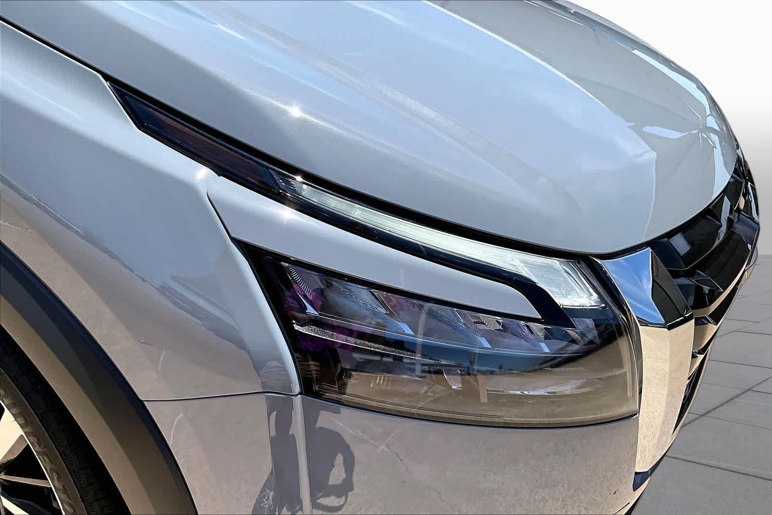 Certified 2025 Nissan Pathfinder Platinum AWD/4WD image 28