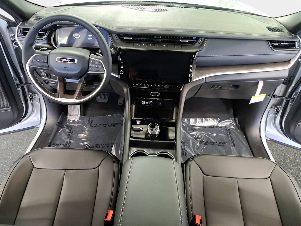 New 2026 Jeep Grand Cherokee L Limited w/ Limited Altitude Package AWD/4WD image 9