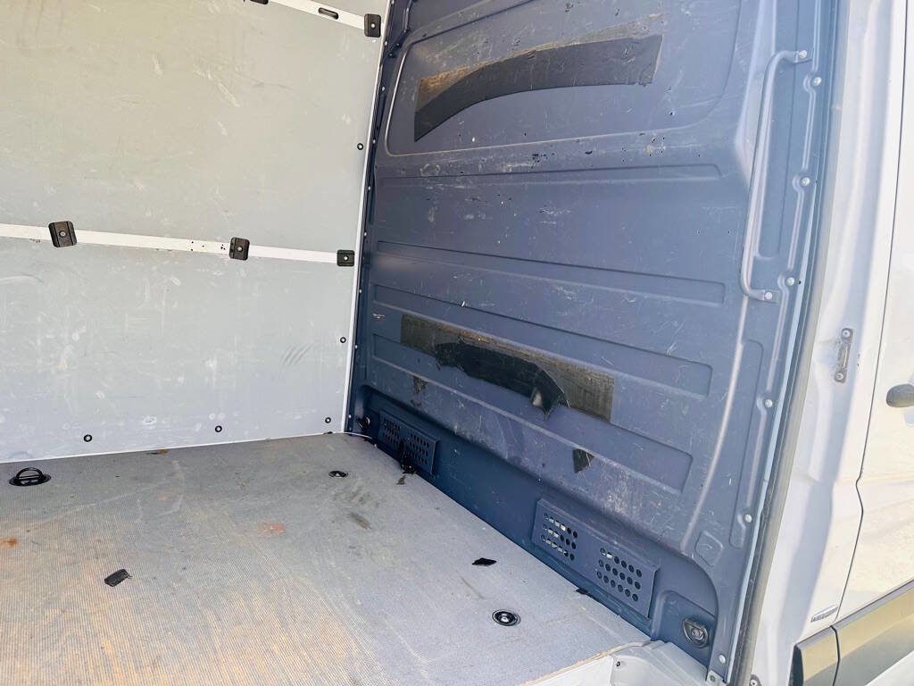 Used 2011 Freightliner Sprinter 2500 image 16