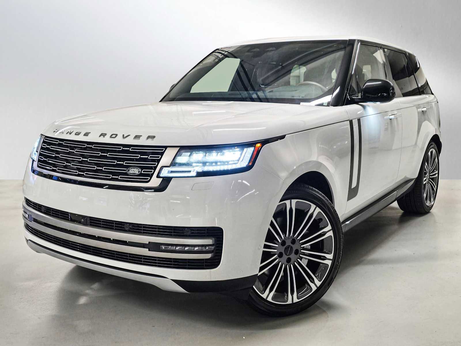 New 2026 Land Rover Range Rover SE image 1