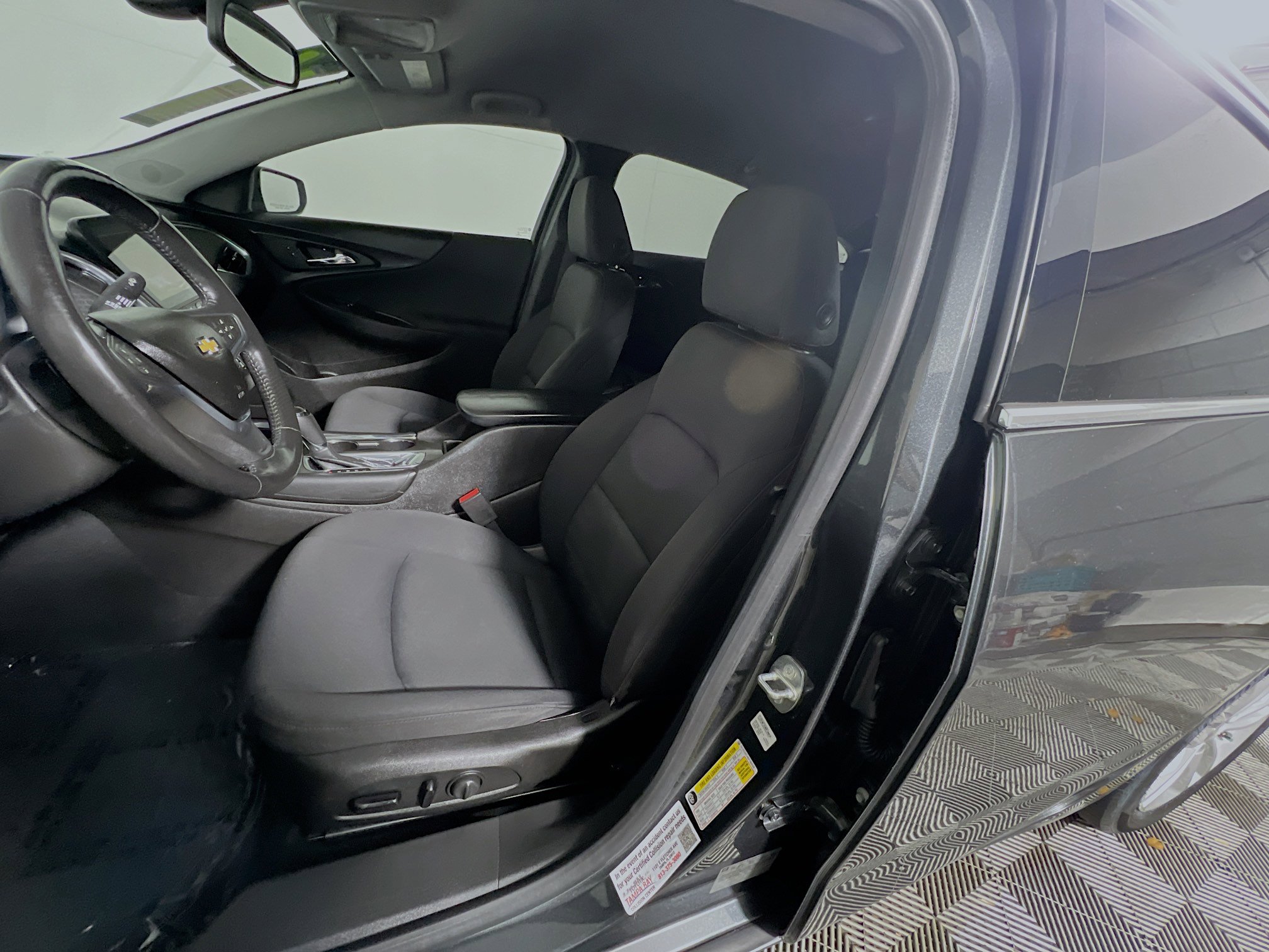 Used 2016 Chevrolet Malibu LT FWD image 15