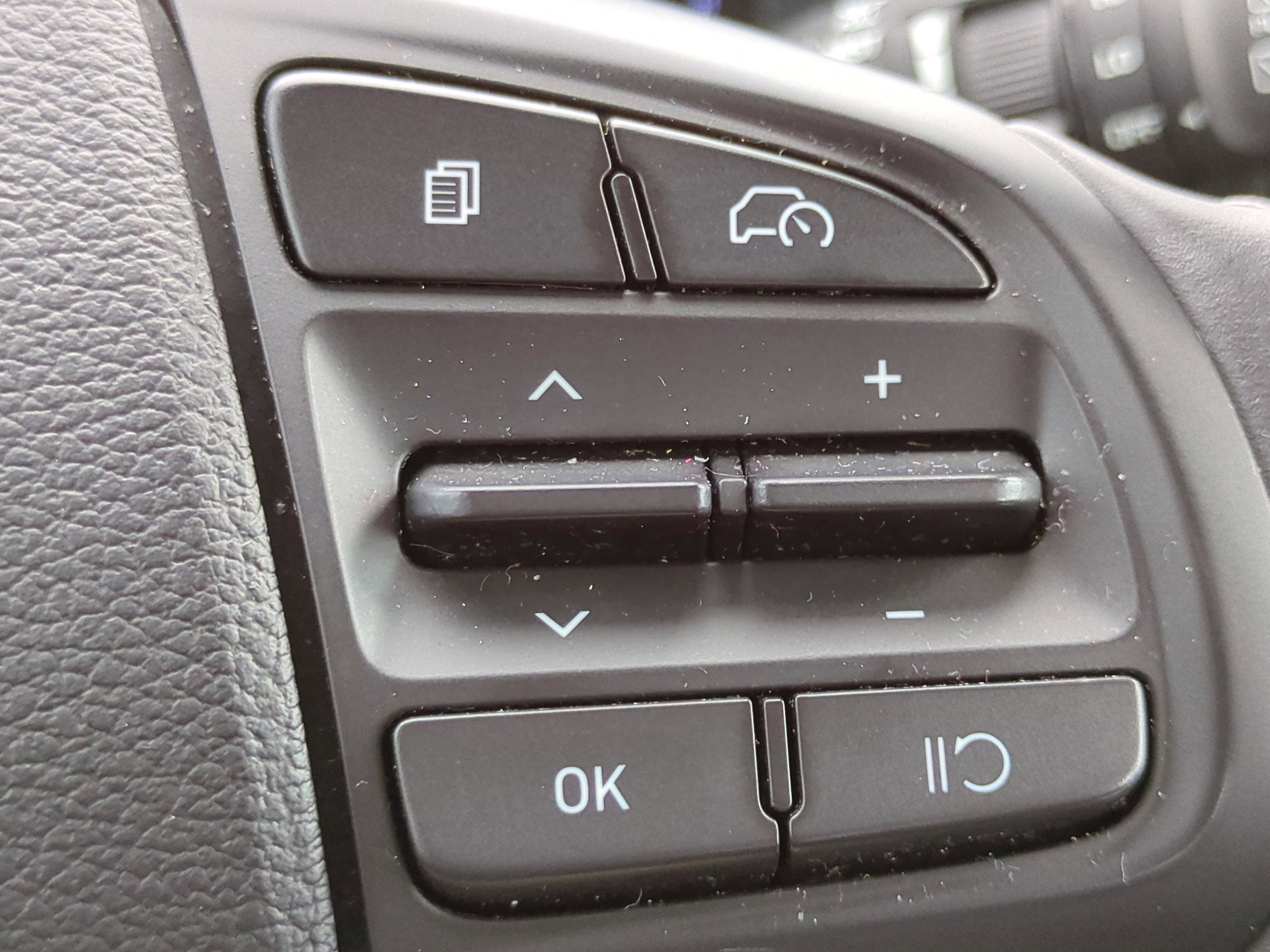 Certified 2023 Hyundai Venue SEL image 24