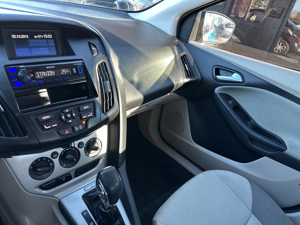 Used 2013 Ford Focus SE FWD image 28