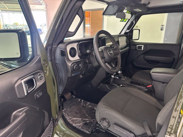 Used 2024 Jeep Wrangler Unlimited w/ Convenience Group AWD/4WD image 15