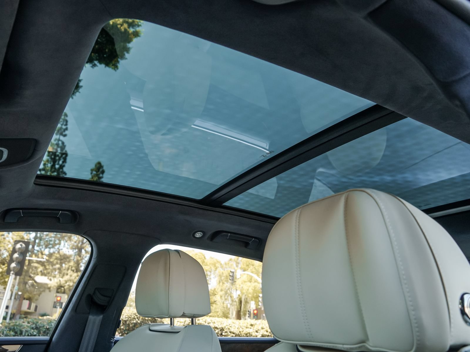 Used 2024 Bentley Bentayga AWD/4WD image 29