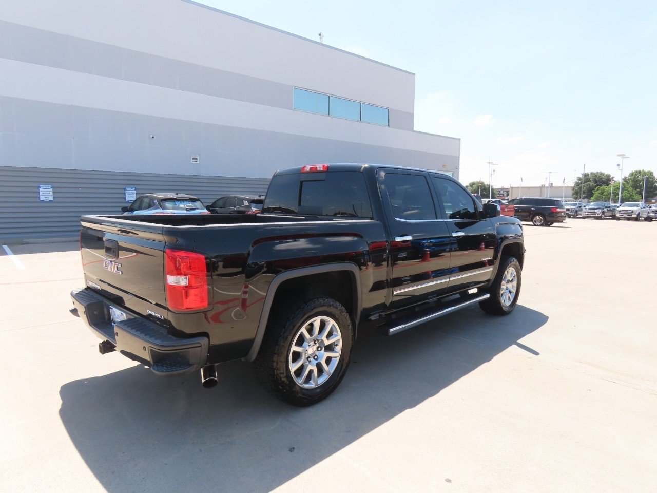 Used 2015 GMC Sierra 1500 Denali w/ Driver Alert Package AWD/4WD image 11