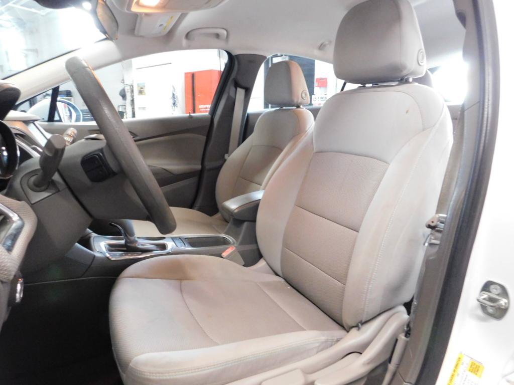 Used 2017 Chevrolet Cruze LT FWD image 9