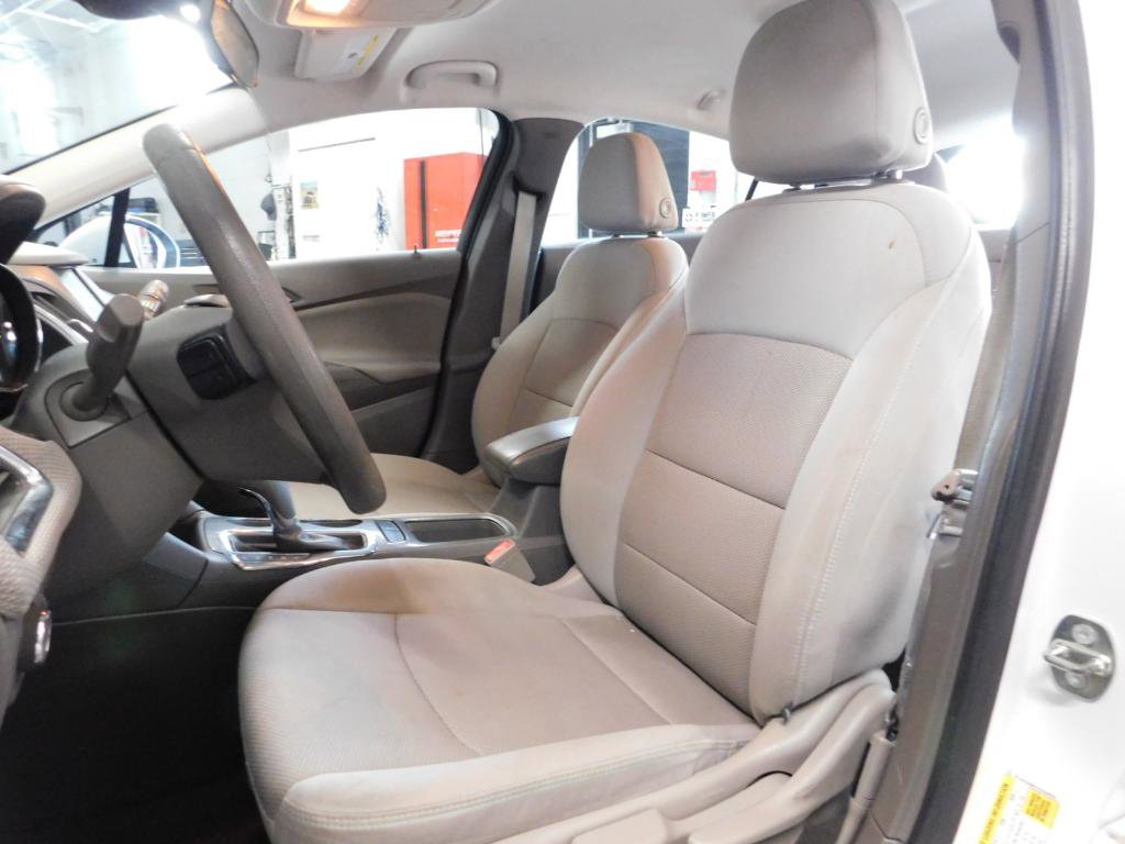 Used 2017 Chevrolet Cruze LT FWD image 9