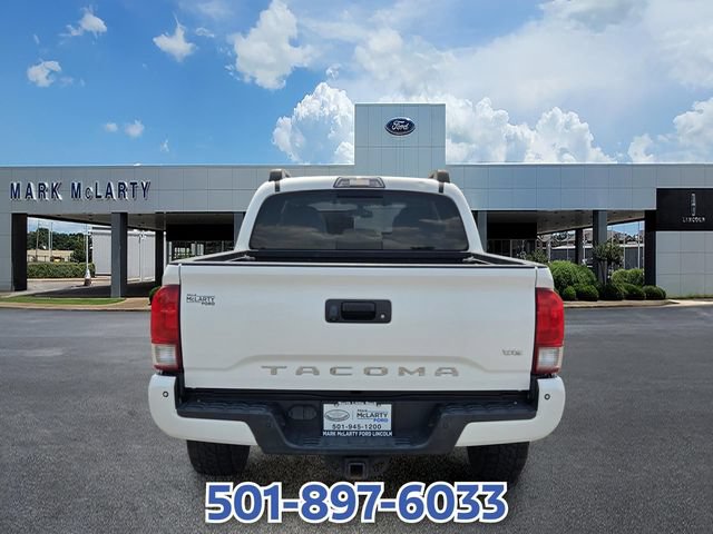 Used 2017 Toyota Tacoma TRD Sport AWD/4WD image 4