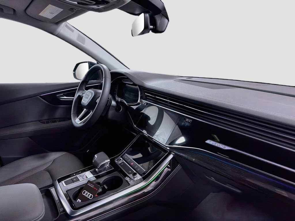 Used 2025 Audi Q8 Premium Plus AWD/4WD image 32