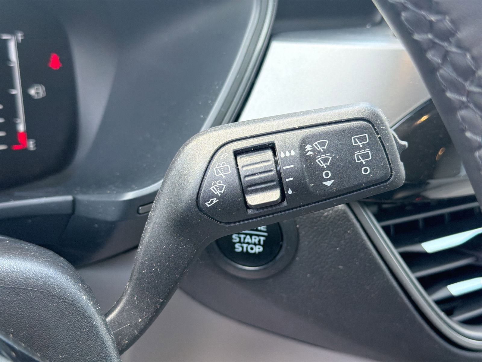Used 2023 Ford Escape Active AWD/4WD image 29