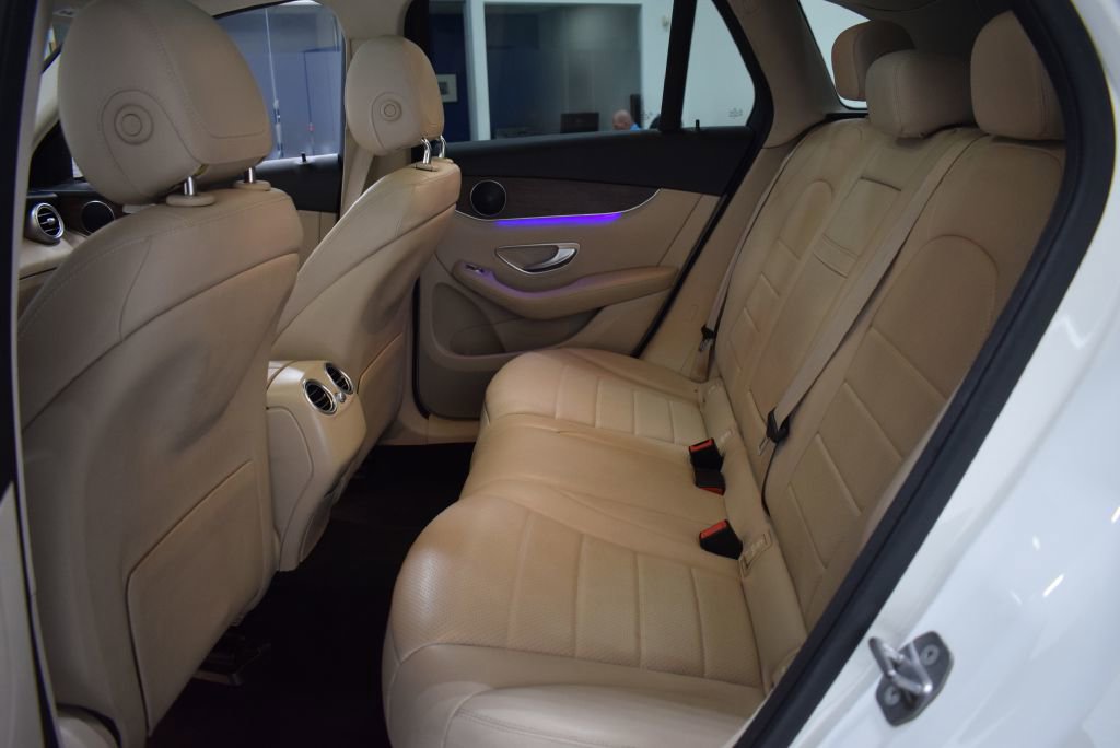 Used 2021 Mercedes-Benz GLC 300 4MATIC w/ Premium Package image 14