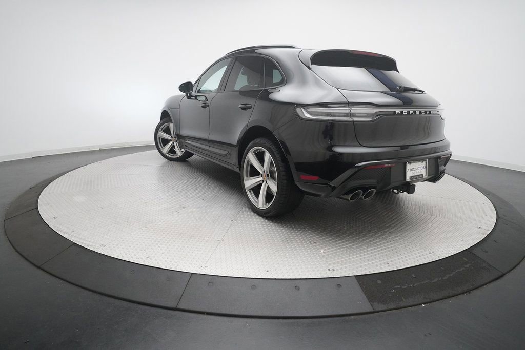 Certified 2026 Porsche Macan image 3