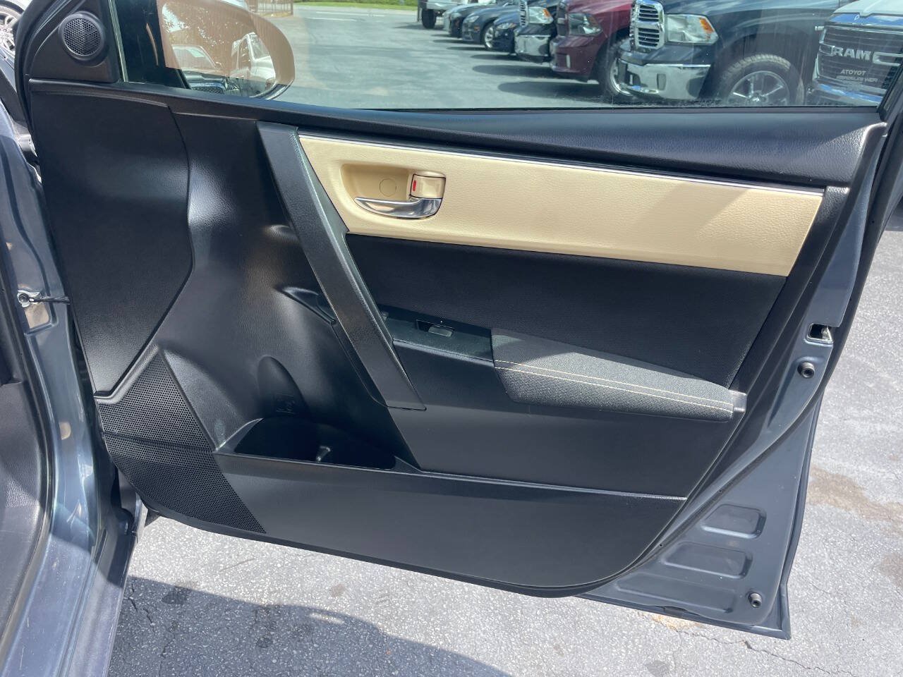 Used 2017 Toyota Corolla LE FWD image 21