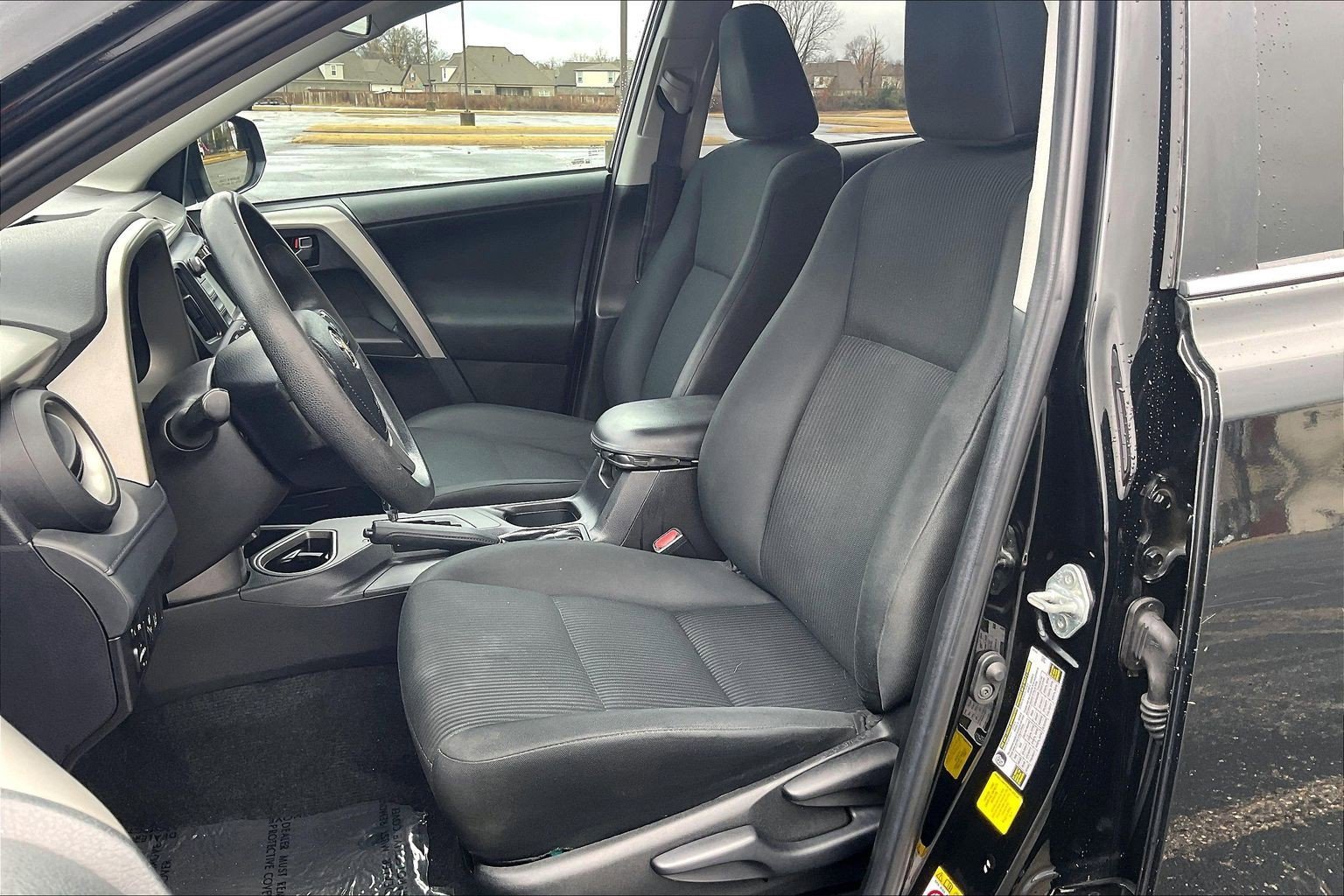 Used 2018 Toyota RAV4 LE image 7