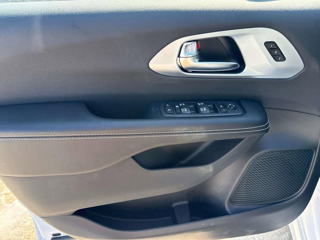 New 2026 Chrysler Pacifica Limited w/ S Appearance Package image 14