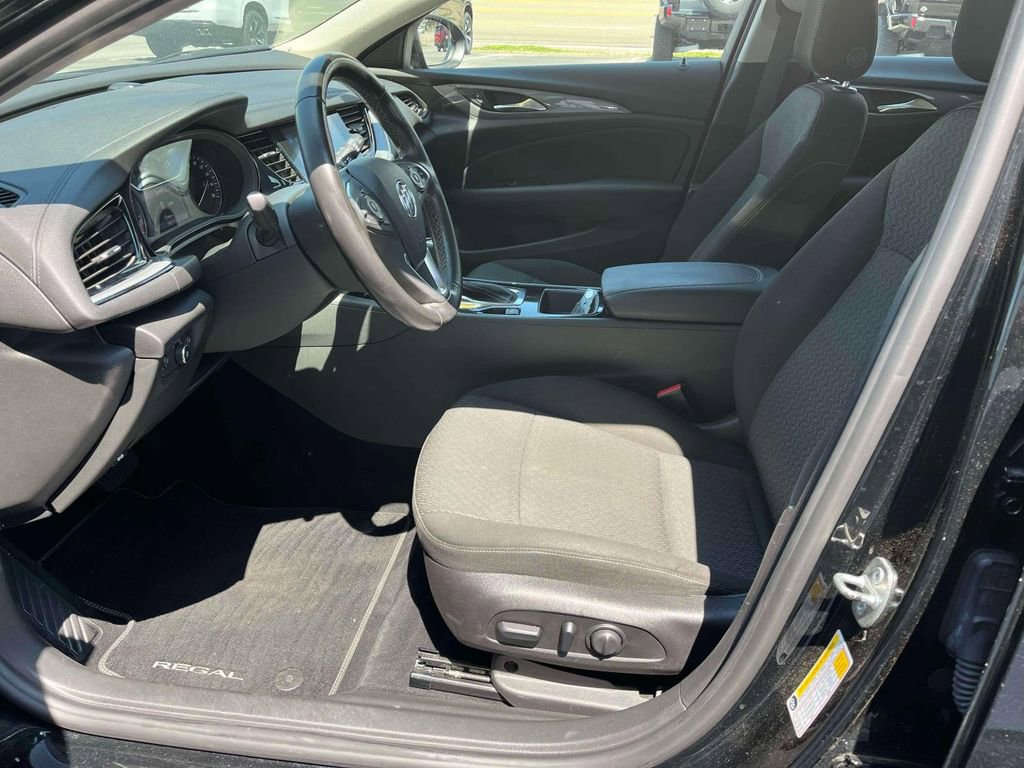 Used 2018 Buick Regal Preferred w/ Sights and Sounds Package AWD/4WD image 26