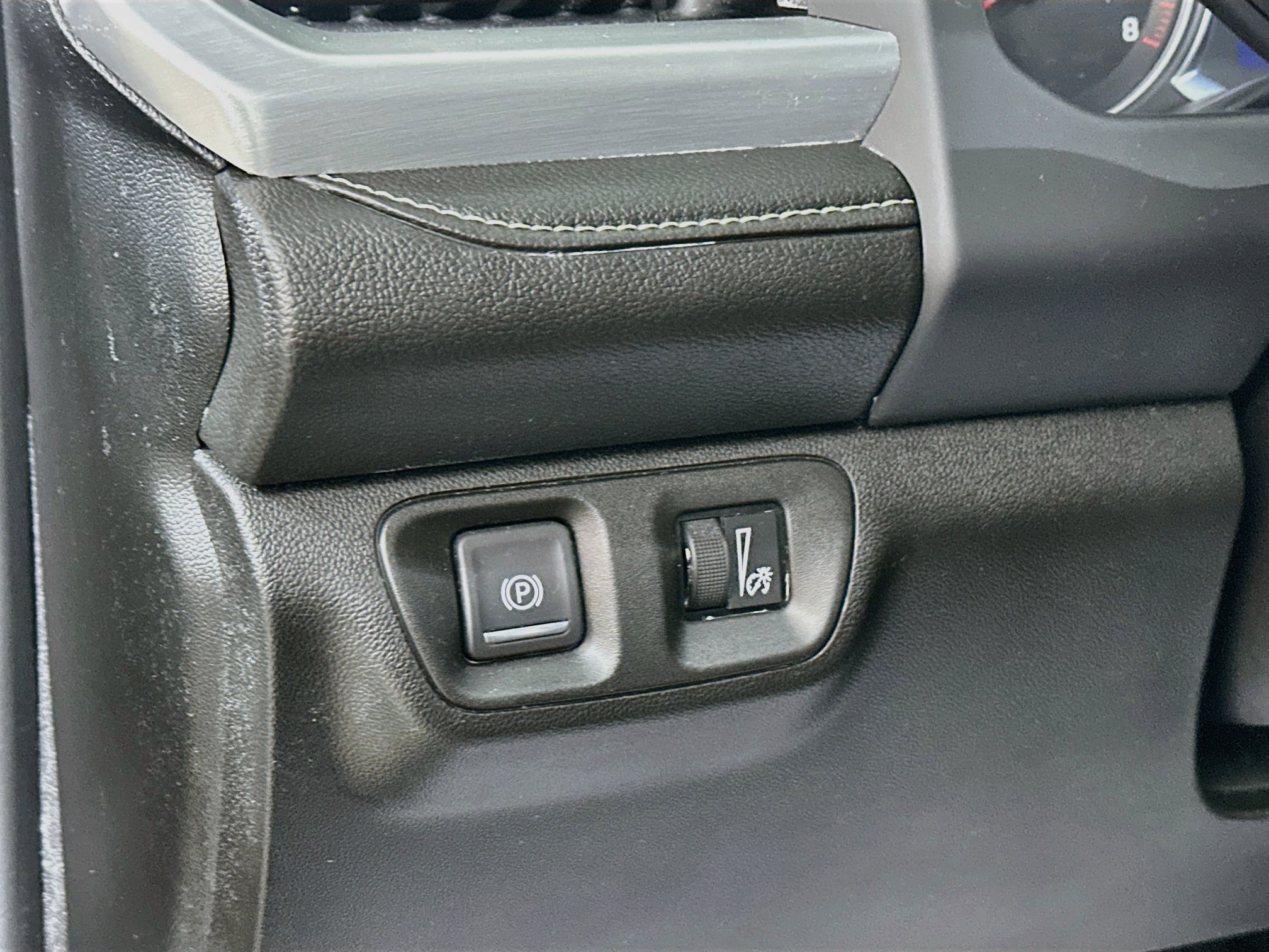 Used 2023 GMC Acadia SLE w/ Driver Convenience Package FWD image 10