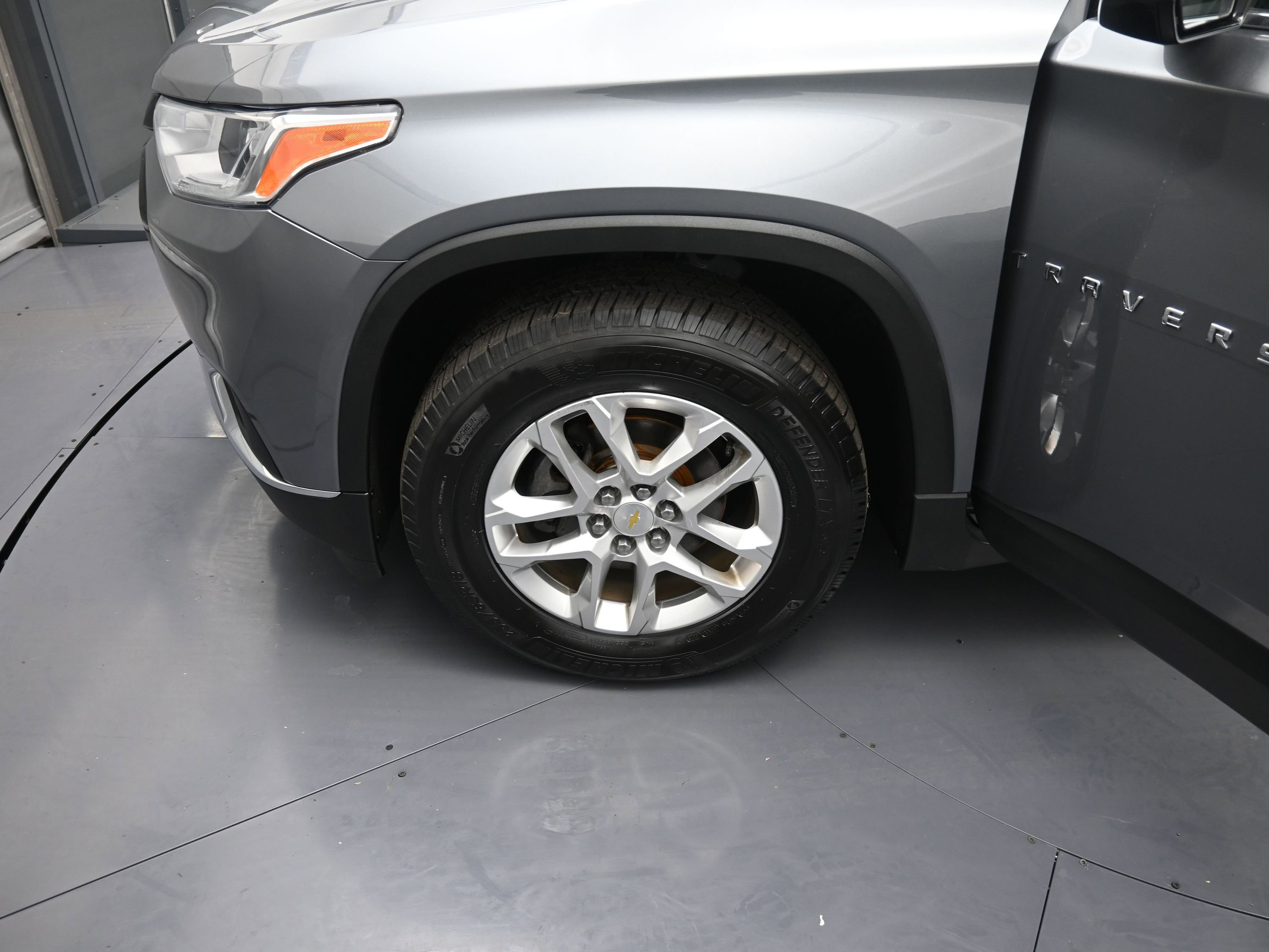 Used 2020 Chevrolet Traverse LT w/ LPO, Black Accent Package image 28