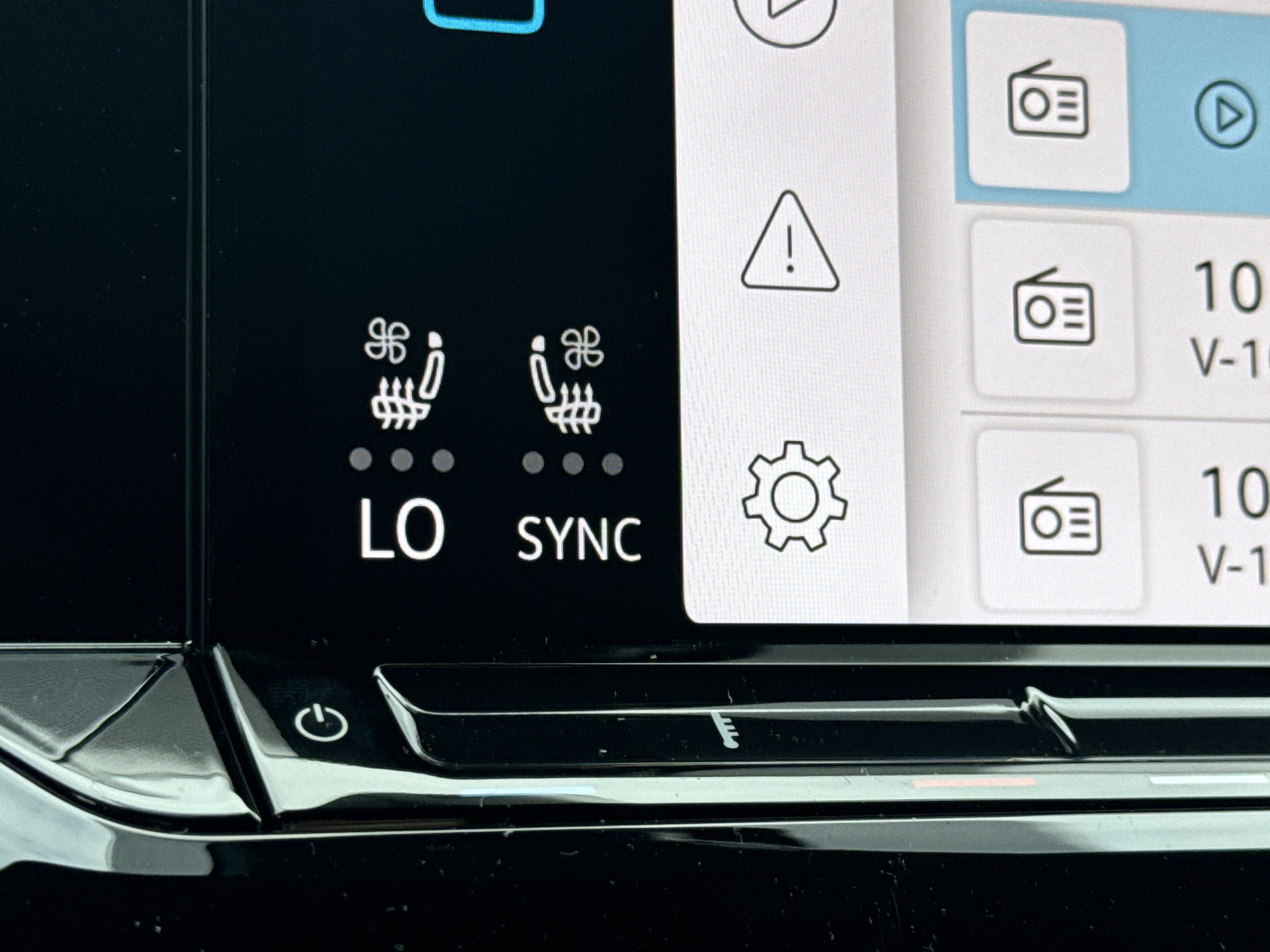 New 2026 Volkswagen Atlas Cross Sport SE image 9