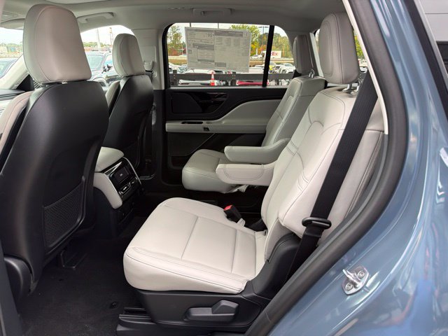 New 2027 Lincoln Aviator AWD image 7