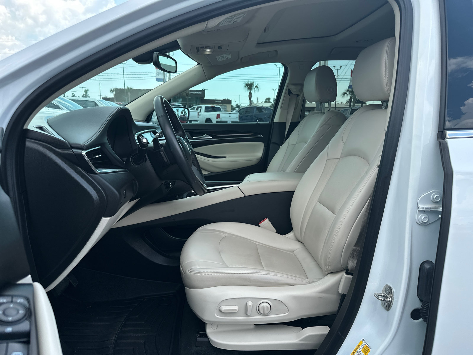 Used 2022 Buick Enclave Essence w/ Experience Buick Package FWD image 11
