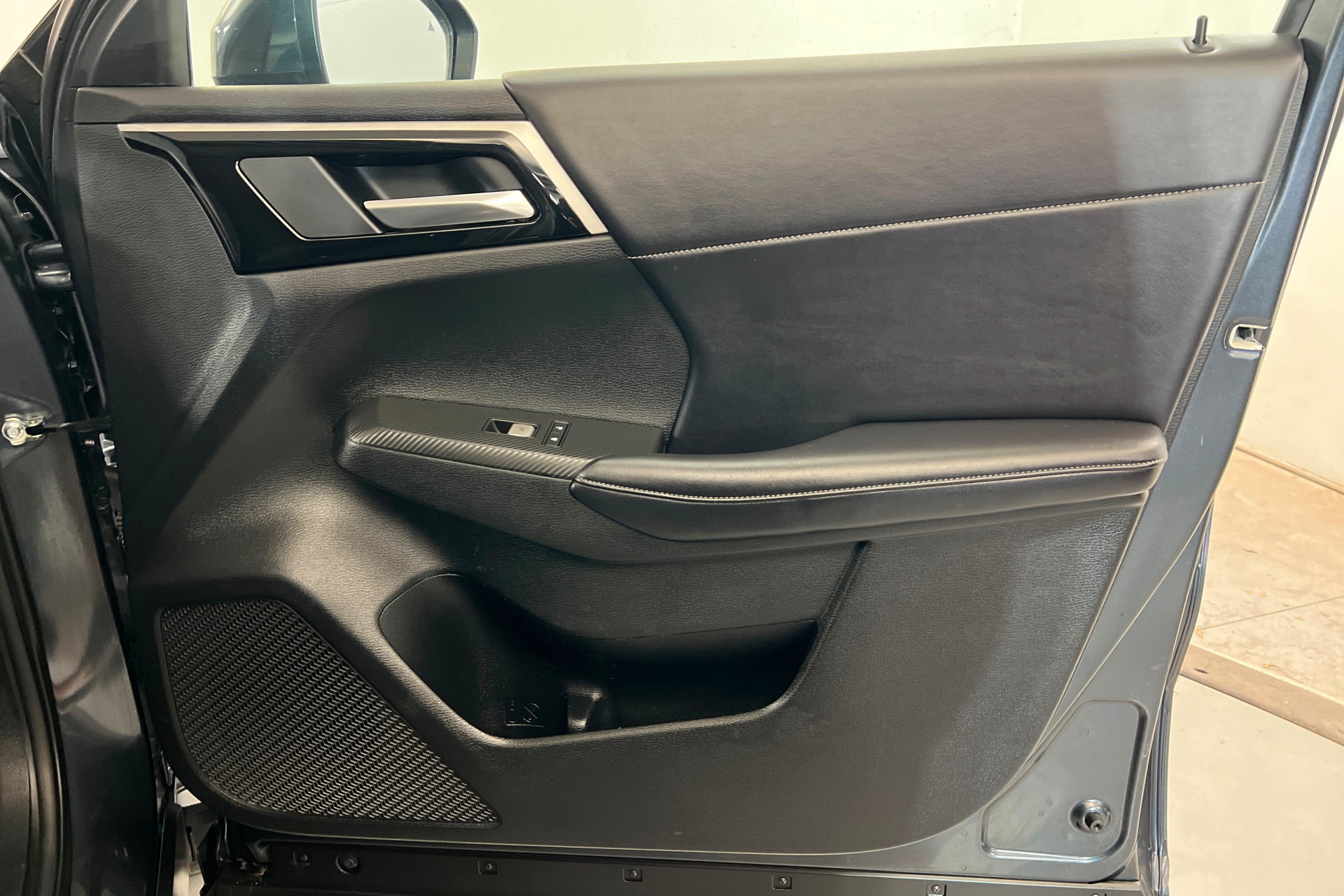 Used 2024 Mitsubishi Outlander FWD image 24