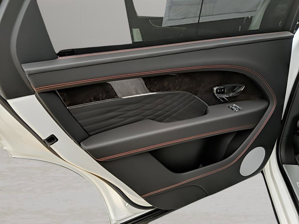 Used 2023 Bentley Bentayga Extended Wheelbase image 32