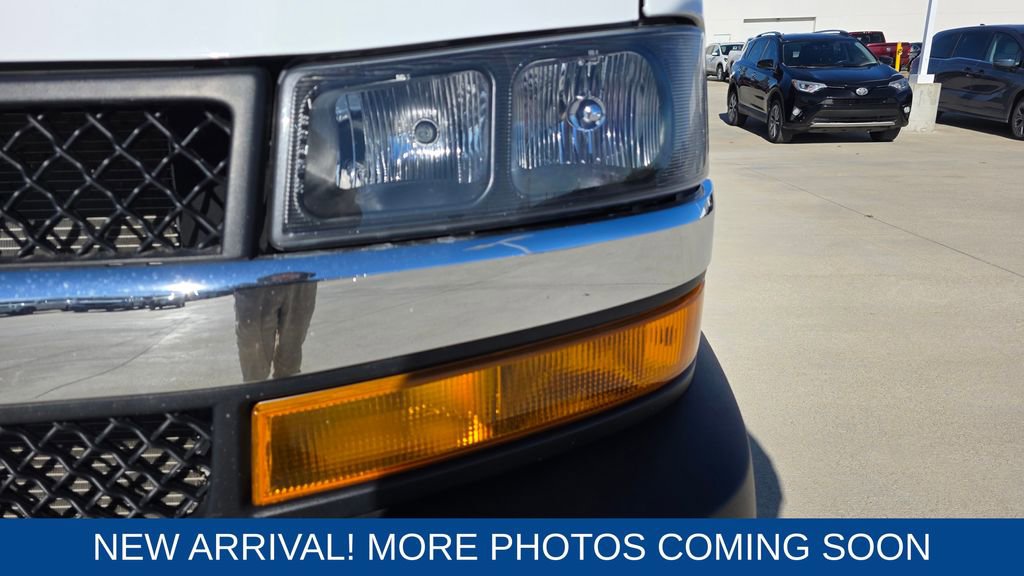 Used 2024 Chevrolet Express 2500 Work Van w/ Driver Convenience Package image 9
