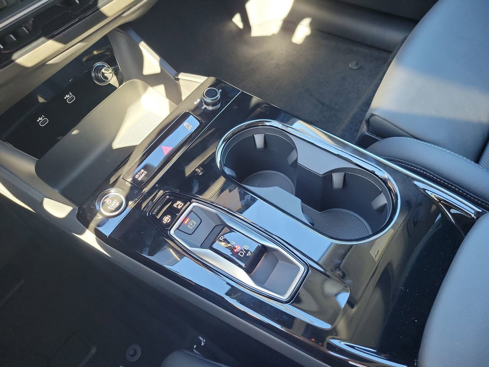 New 2025 Audi Q6 e-tron Premium Plus image 30