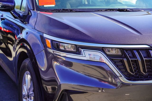 Certified 2024 Kia Carnival LX image 3