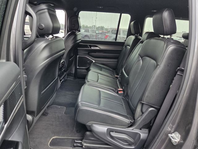 Used 2025 Jeep Wagoneer 4WD image 10