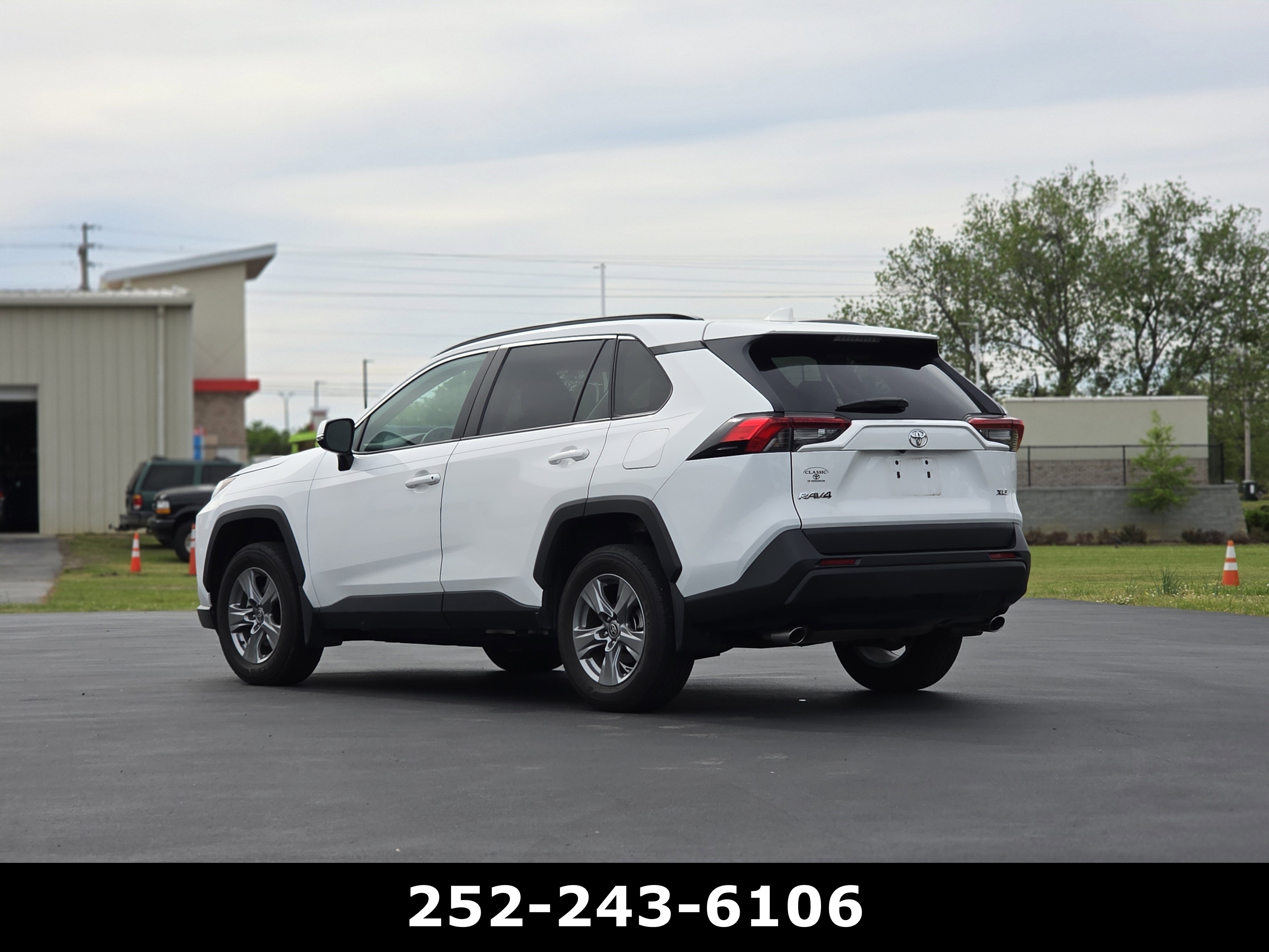 Used 2024 Toyota RAV4 XLE w/ Convenience Package image 5