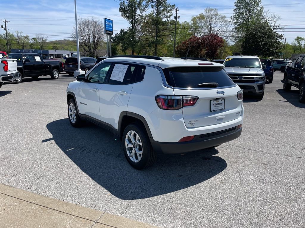 Used 2025 Jeep Compass Latitude image 46