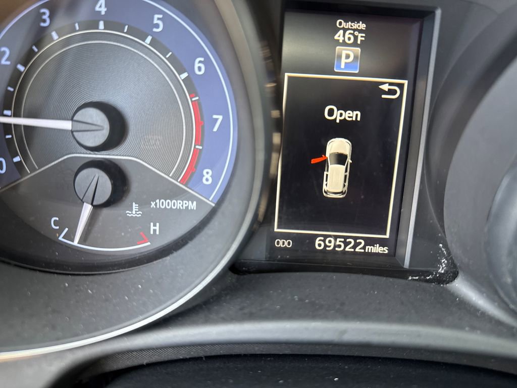 Used 2018 Toyota Corolla iM image 17