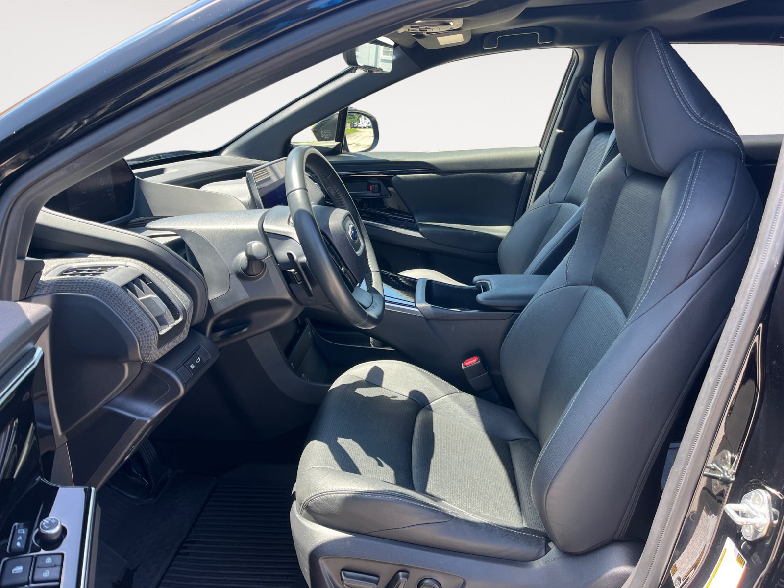Used 2023 Subaru Solterra AWD image 9