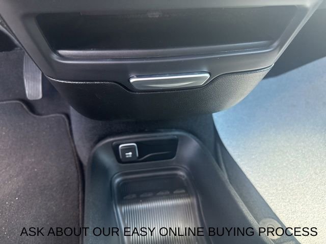 Used 2026 Chrysler Pacifica Select image 15