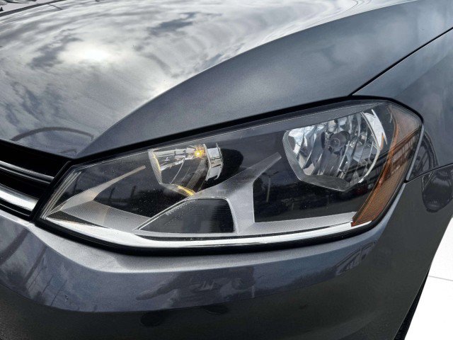 Used 2017 Volkswagen Golf SE image 11