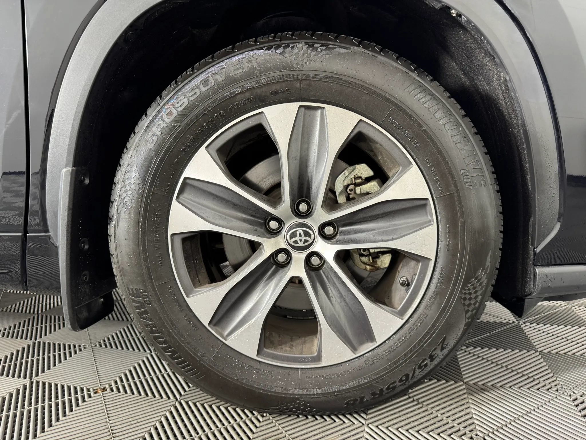 Used 2023 Toyota Highlander XLE AWD/4WD image 50