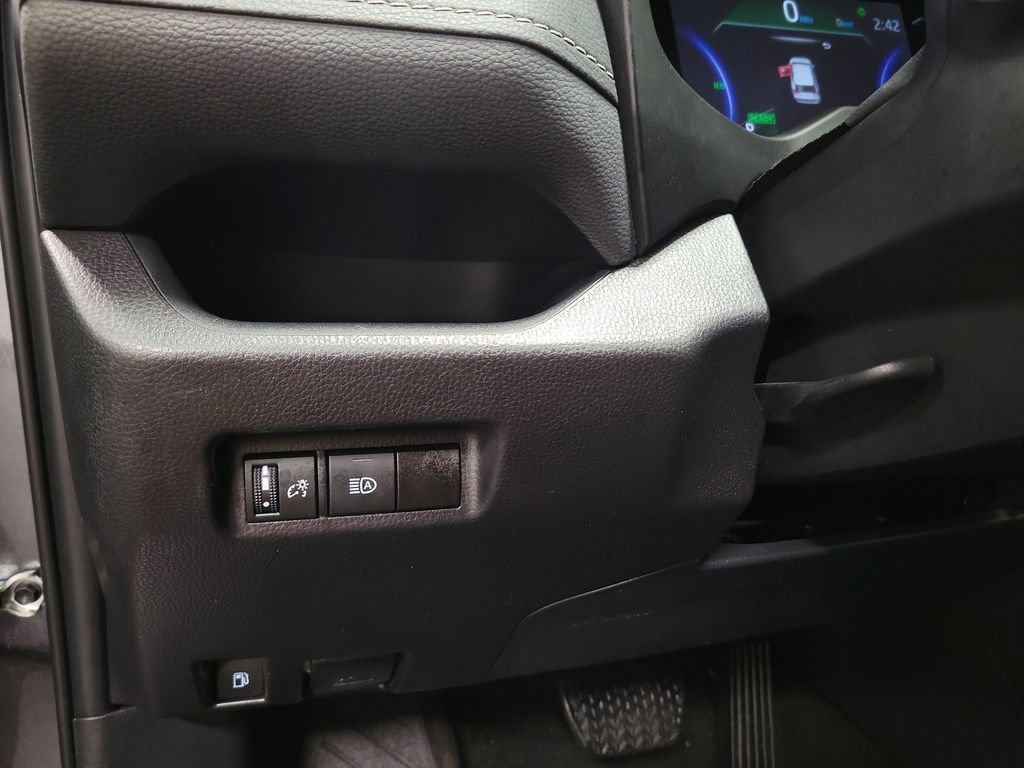 Used 2025 Toyota RAV4 XLE AWD/4WD image 28